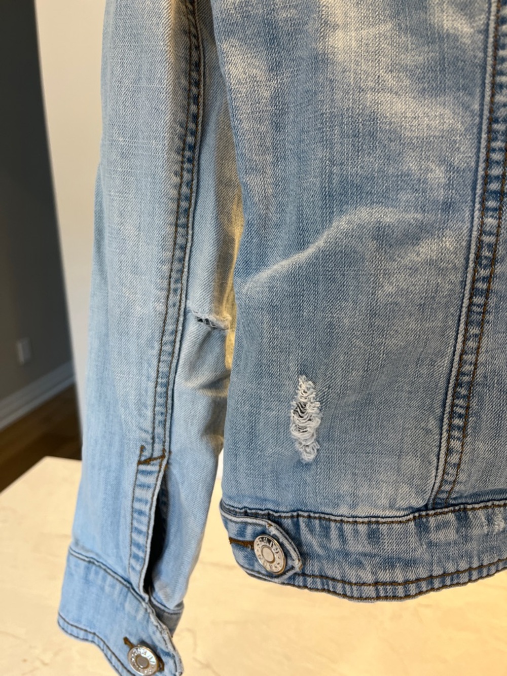 Guess Light Wash Blue Denim Jacket - Women's Button-Front - Picture 6 of 6